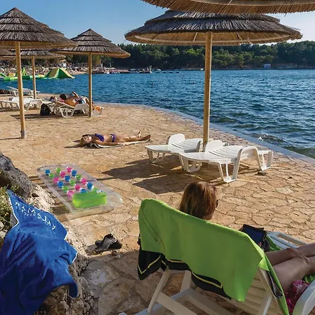 Stunning Apartment In Porec With Wifi *