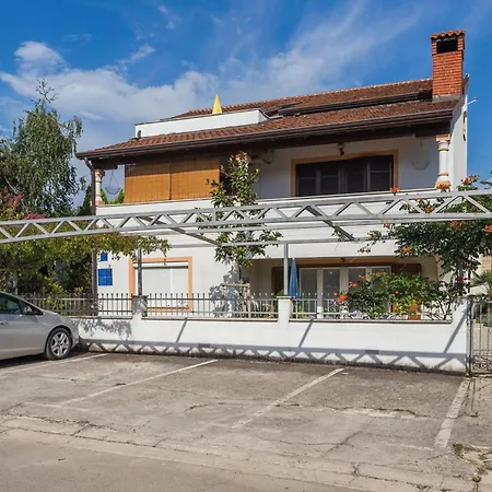 Apartman Stunning Apartment In Porec With Wifi