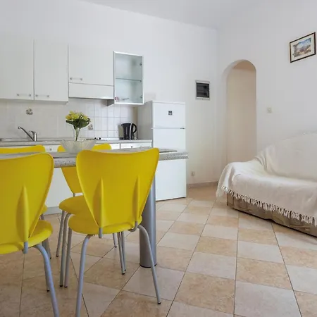 Stunning Apartment In Porec With Wifi *